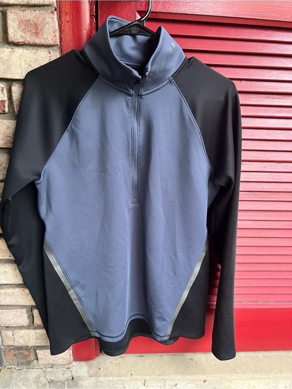 Under Armour Woman’s Large Half Zip Black/Blue Long Sleeve Top - Picture 4 of 10